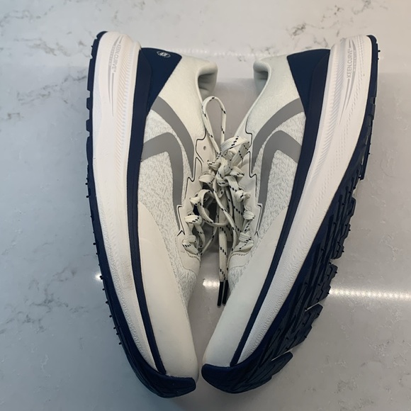 Keen WK500 Katalyze White Navy Walking Shoes Size 11.5 - Picture 3 of 9